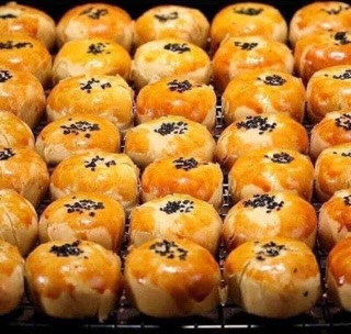 BÁNH LIU FLOW SOUFFLE TRỨNG CHẢY