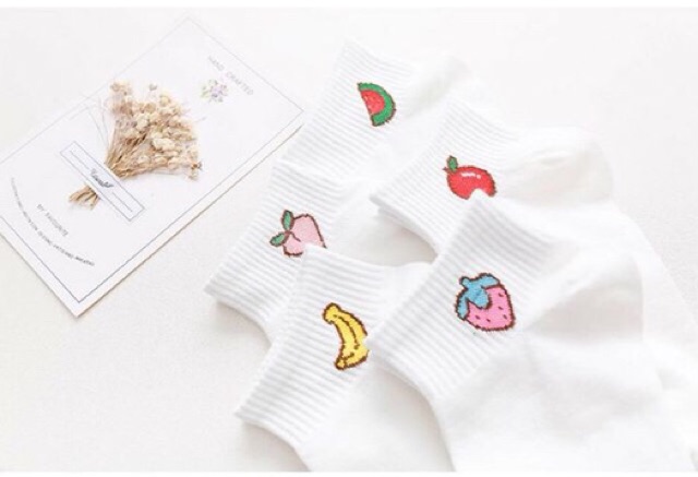 Combo 10 đôi tất  hình kẻ ,cười , trái tim ,quả.Riêng biệt màu đen ,trắng hoặc trộn đủ màu .