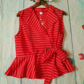 Áo kẻ peplum