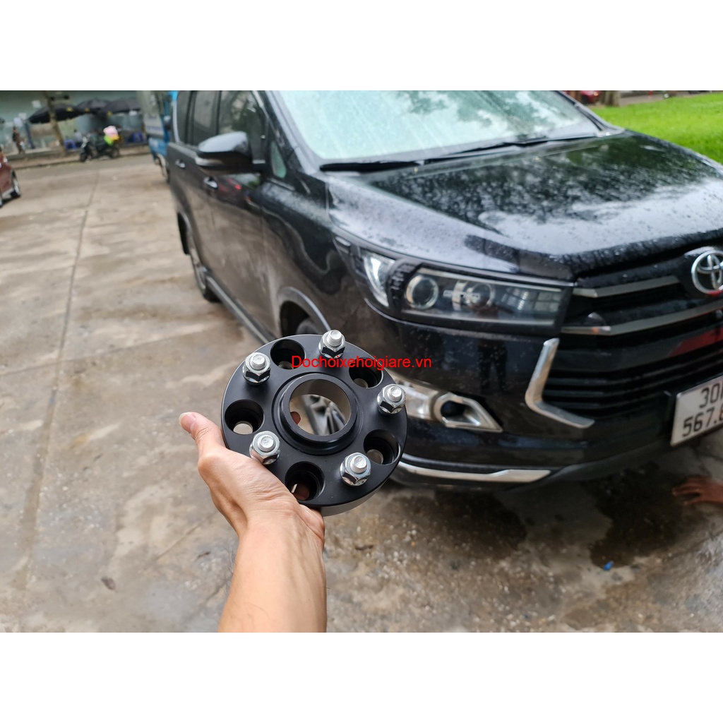 Miếng đệm lốp xe Toyota Innova, Innova Venturer (Wheel Spacers). Giá 1 Đệm