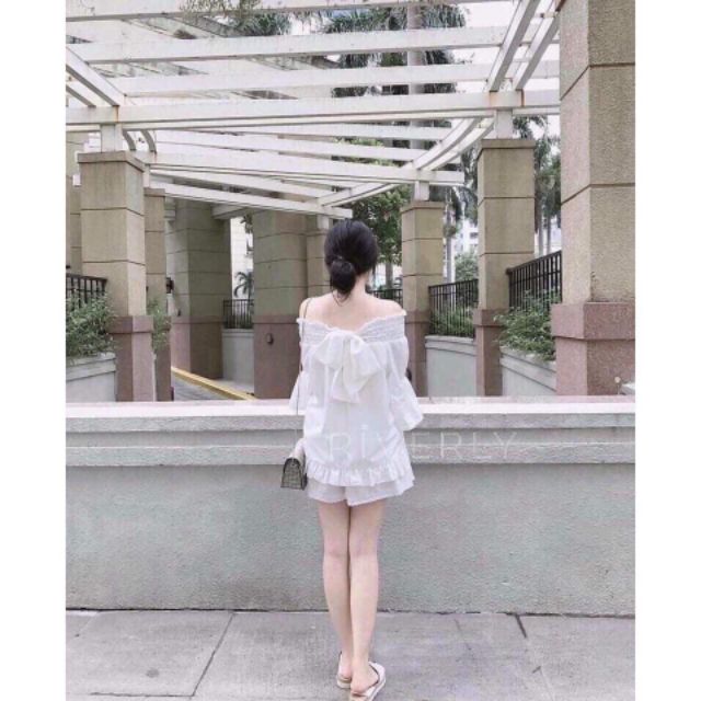 Áo bẹt vai cột nơ trắng tinh khôi