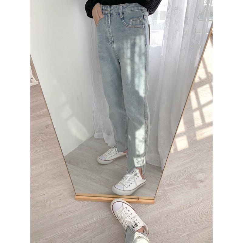 Quần jeans  xẻ vạt ống suông
