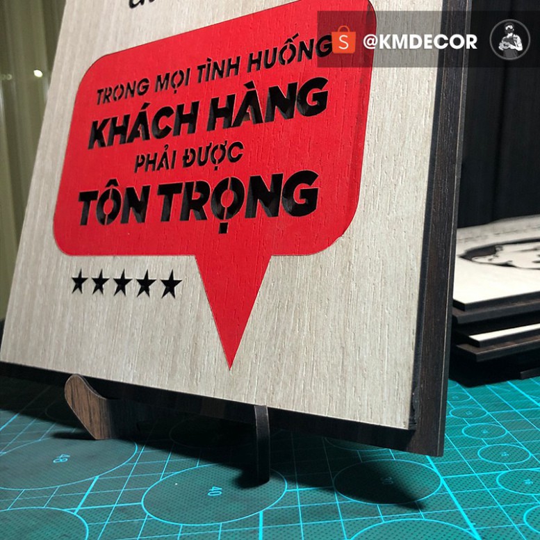 [ Bảng gỗ trang trí cao cấp ] Tranh tạo động lực TBIG - Khách hàng là người trả lương cho chúng ta trong mọi tình huống 