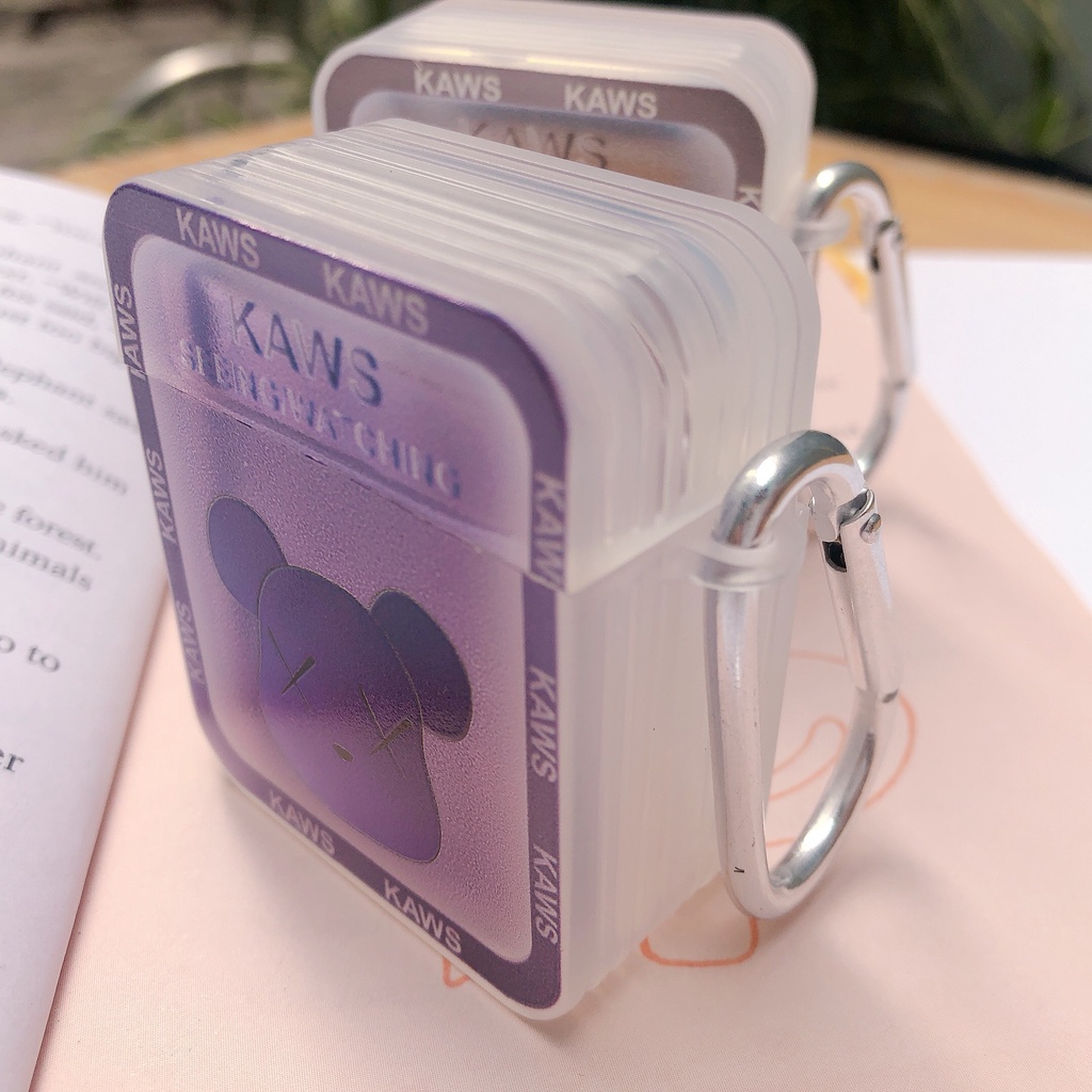 Vỏ bảo vệ hộp sạc tai nghe Bluetooth Airpods 1/2/Pro nguyên khối chống va đập Kawss thời trang - Tomax shop