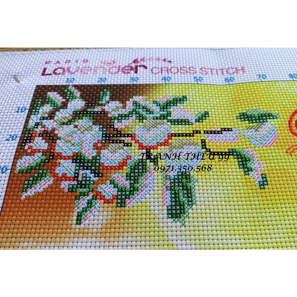 Tranh thêu chữ thập Gia Đình I 63x47cm I LV3302