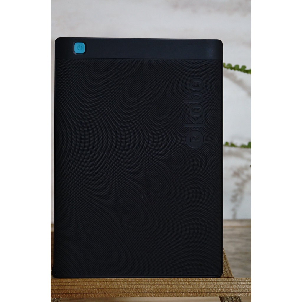 Máy đọc sách Kobo Aura One 7.8 inch đã qua sử dụng đẹp như mới