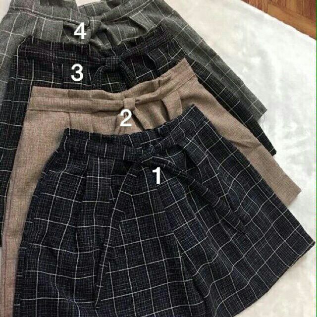 Quần sooc kẻ nơ