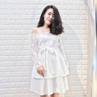 Đầm ren xòe trễ vai