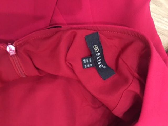 Váy của elise size M.