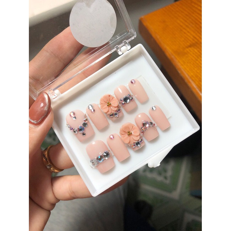 Móng giả úp thiết kế nailbox cô dâu