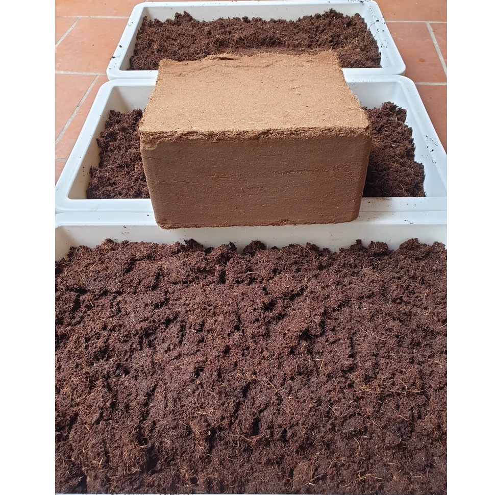 Đất nén mụn sơ dừa hữu cơ dùng trộn đất trồng cây, hoặc trồng trực tiếp rau, hoa, cây cảnh,...khối lượng 5kg