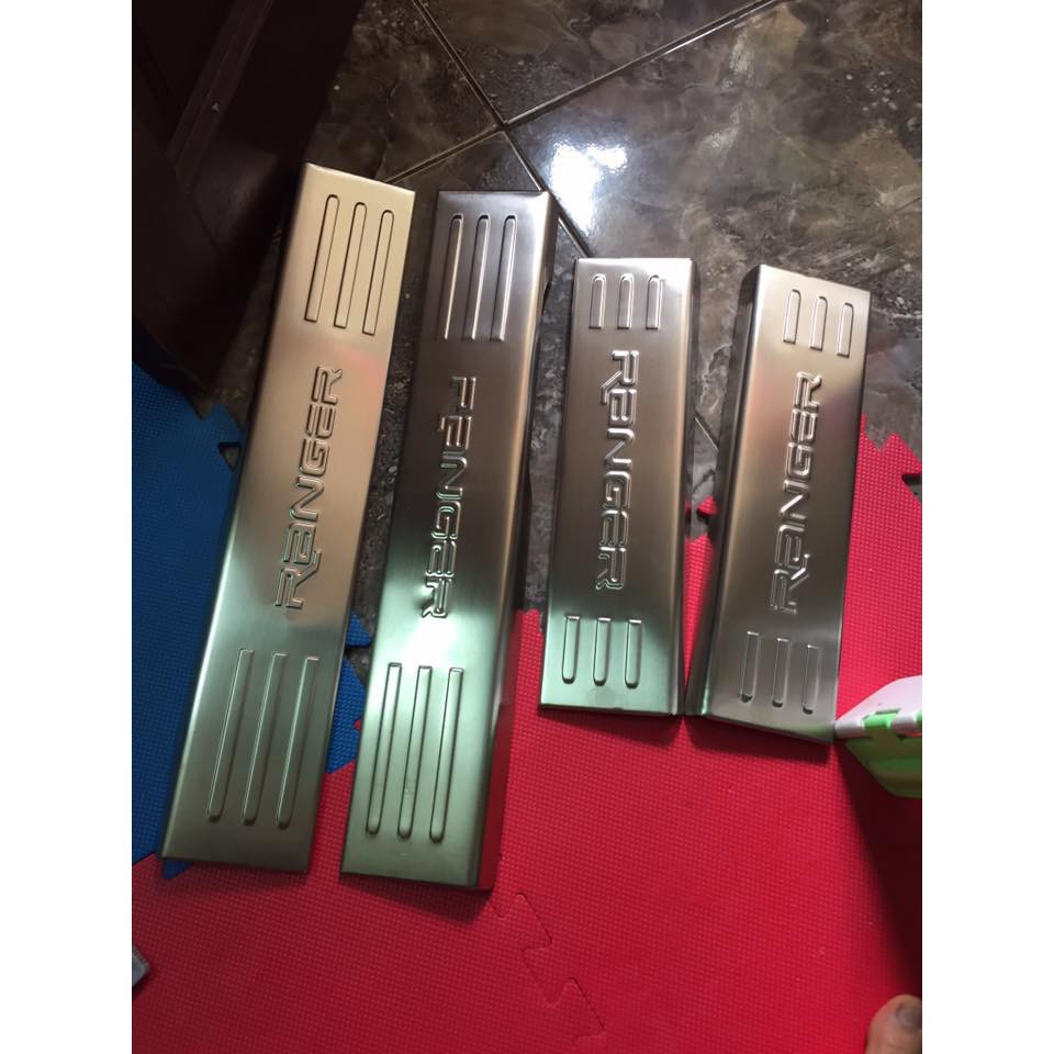 BỘ 8 ốp bậc trong ngoài Ford Ranger -mẫu Inox