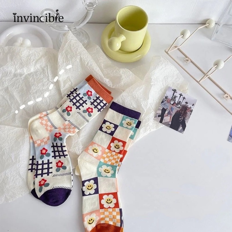 Đôi tất chân thêu hoa thời trang cho nữ