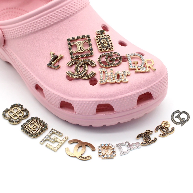 Kim loại kim cương 1pcs Thời trang Thương hiệu Logo shoe charms Jibbitz diy decorate Dép xăng đan accessories Crocs Quà tặng khóa giày nữ