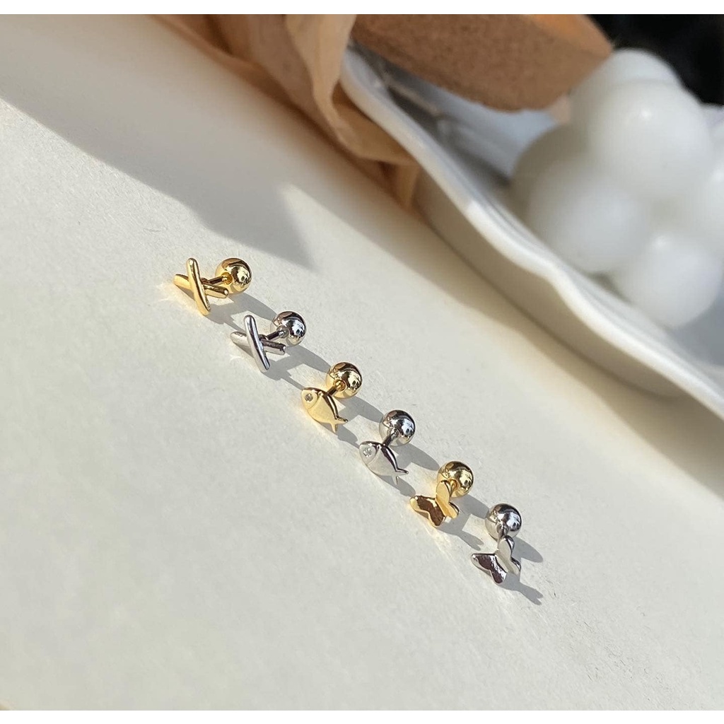1 chiếc bông tai hoa tim đá thép y tế (Ảnh shop chụp)