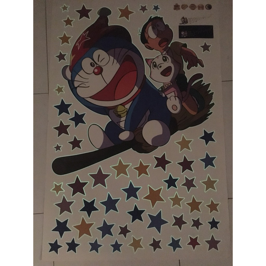Decal trang trí Doremon và Nobita cùng chổi bay- Dạ quang ( Kèm Ânh thật )