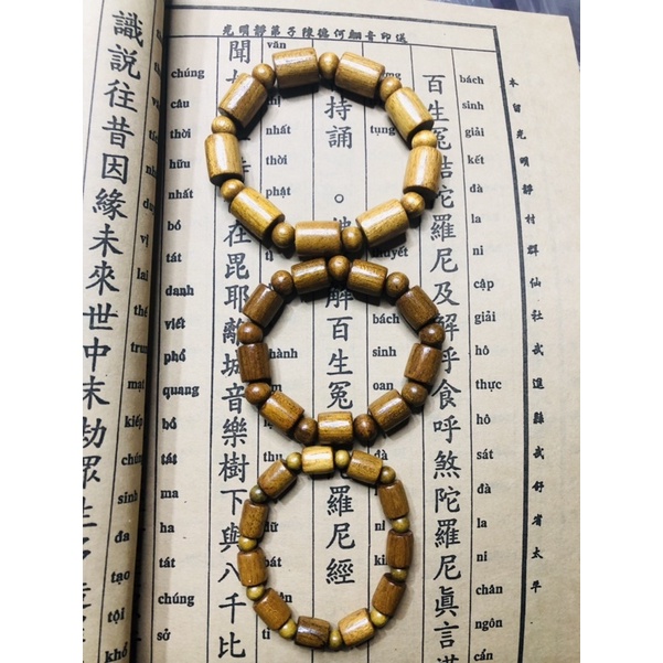 vòng tay gụ vàng