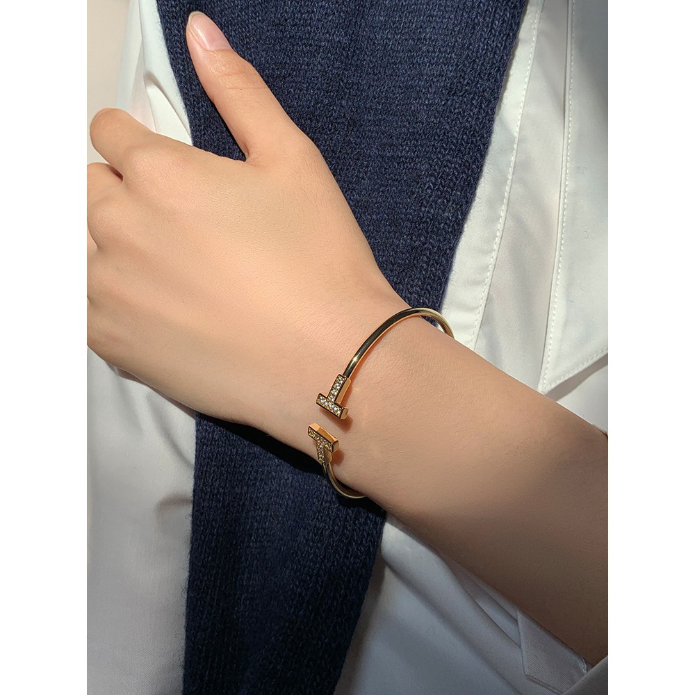 Vòng tay đính đá phong cách Hàn Quốc dành cho nữ