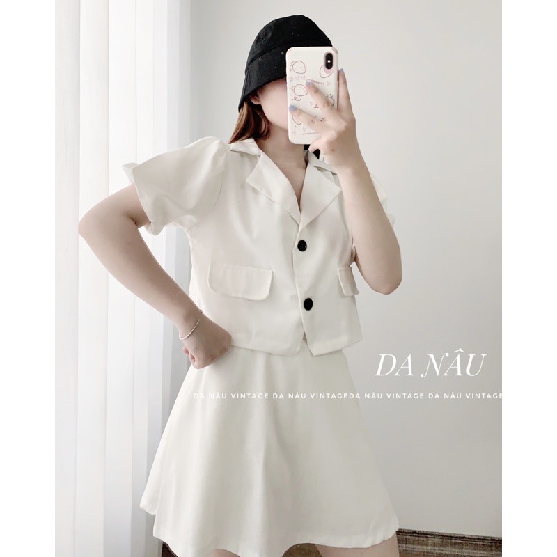 Set áo blazer croptop tay ngắn và chân váy nữ xòe trơn năng động – Da Nâu Vintage