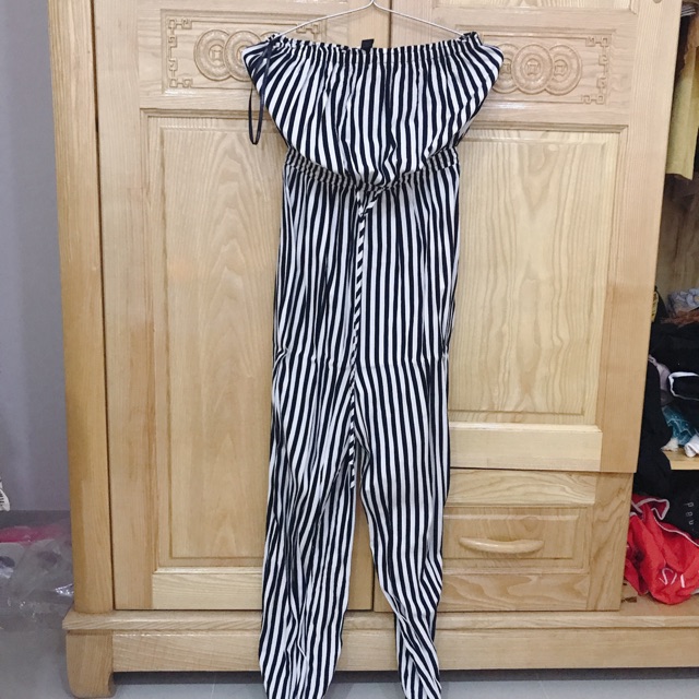 Jumsuit sọc trắng đen