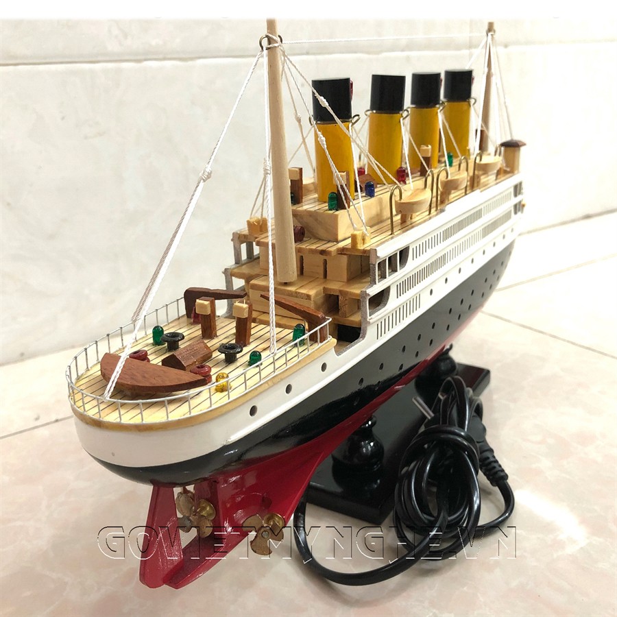 Mô hình tàu Titanic tàu gỗ trang trí tàu Titanic mô hình bằng gỗ - Đèn Led màu - Thân tàu dài 60cm