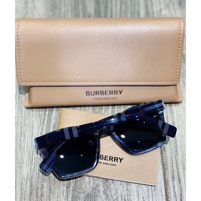 Mắt kính Burberry chanh xả - Đẹp từ mọi góc nhìn  Style unisex nam nữ đeo đều đẹp
