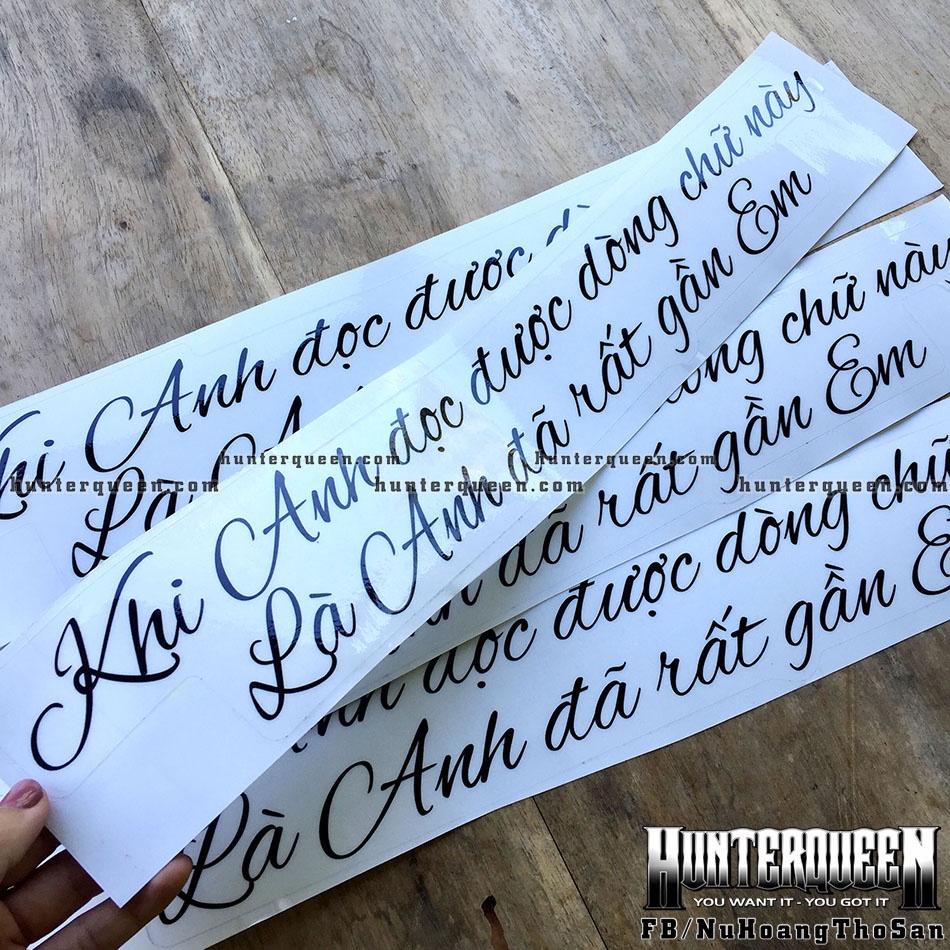 Câu khẩu hiệu dán đuôi xe ô tô Khi anh đọc được dòng chữ này là anh đã rất gần em. Decal chữ đen nền trong suốt 50x8.2cm