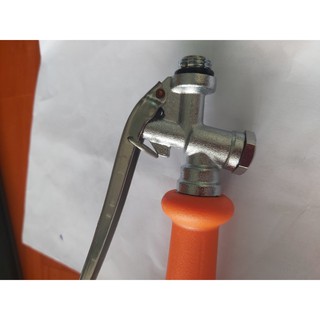 tay bóp bình xịt