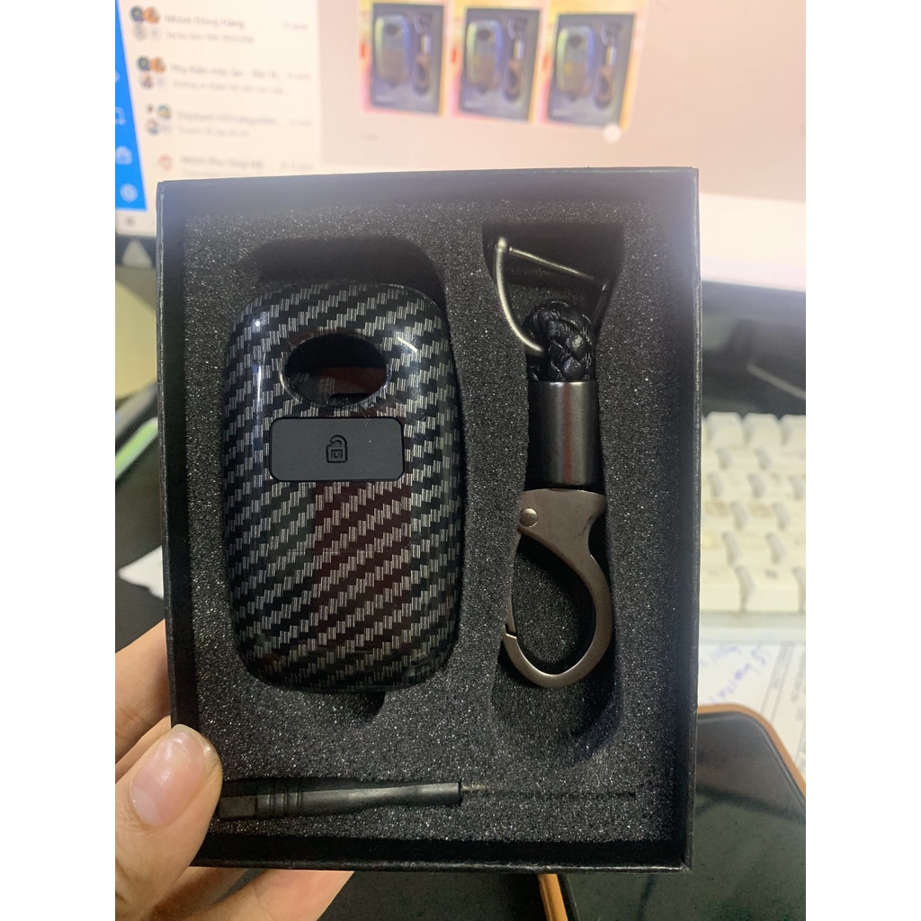 Ốp nhựa carbon lót silicon bọc, bảo vệ chìa khóa xe Toyota Veloz Raize Avanza