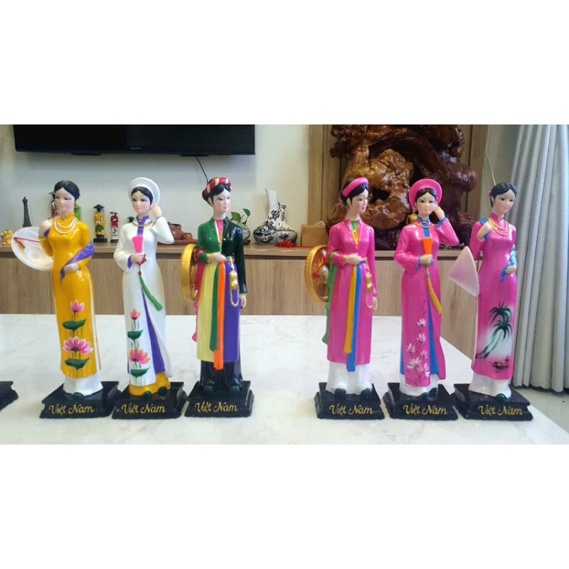 Tượng 3 cô gái Bắc - Trung - Nam