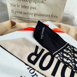 khăn dior mẫu 2019 box mới nhất của dior ạ