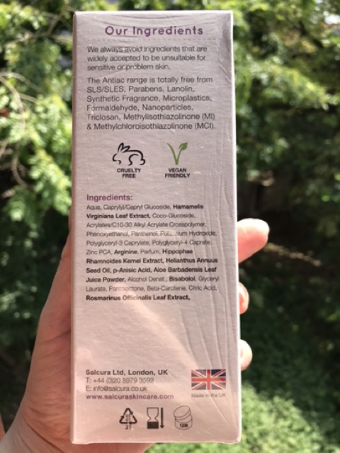 Sữa rửa mặt antiac dành cho da nhạy cảm