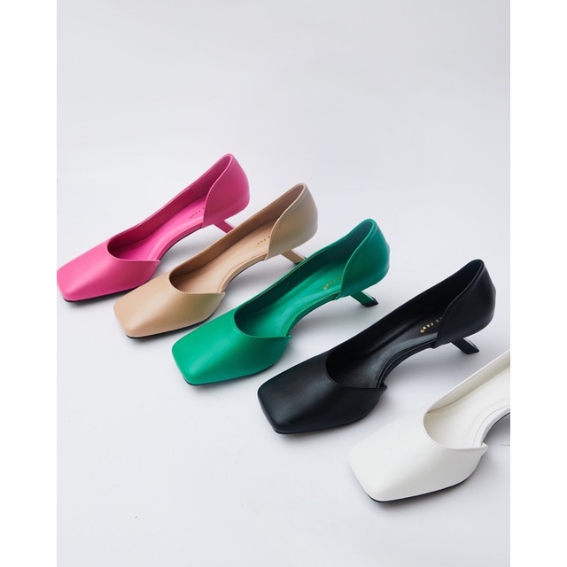 1792 - MAGGIE CLOSED TOE HEELS
