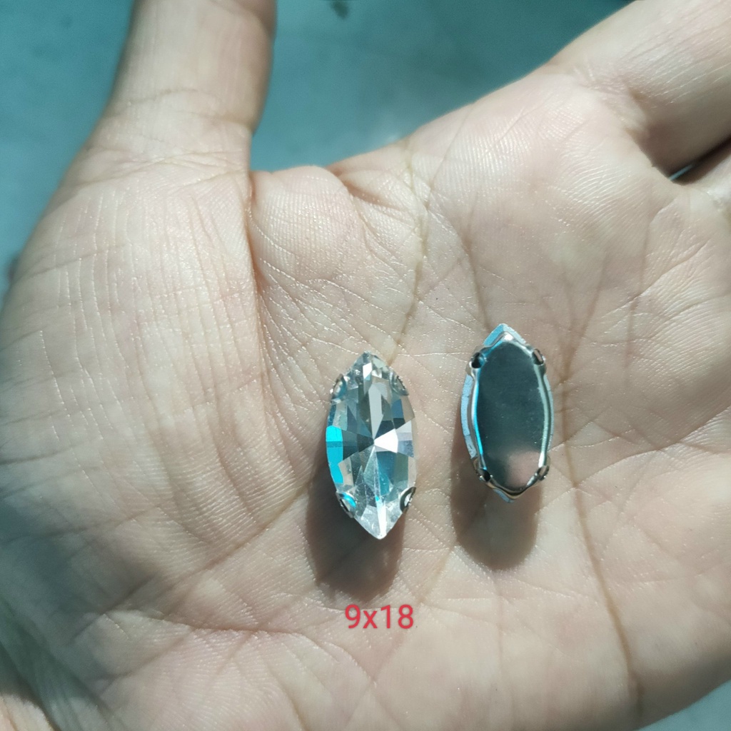 Đá chấu hình lá (lá me) nhiều size màu trắng phụ kiện áo dài, DIY tuỳ ý