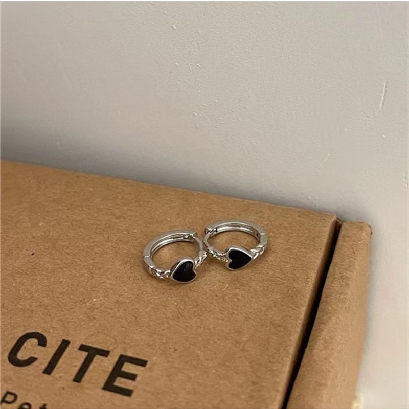 Bông tai hình trái tim màu đen phong cách ins thời thượng