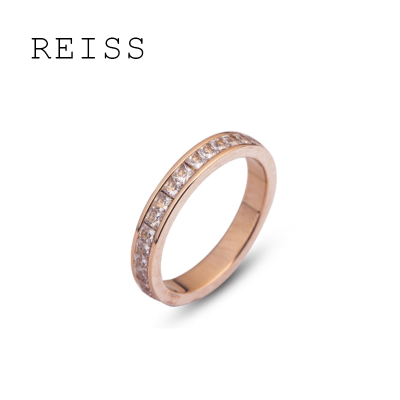 Nhẫn đính đá phong cách thời trang độc đáo