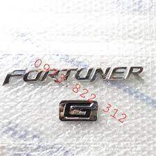 Logo chữ Fortuner G gắn trang trí đuôi xe