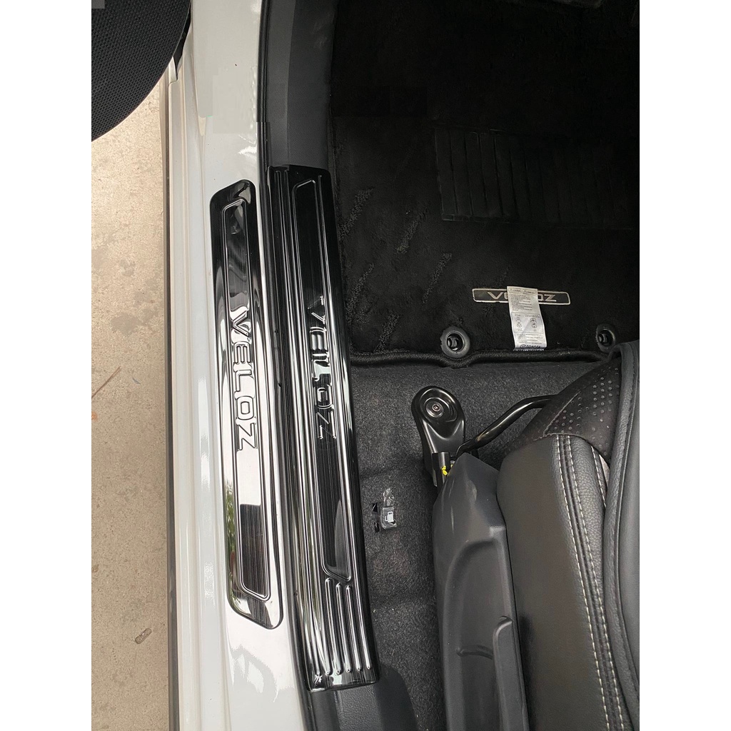 Ốp Bậc Cửa, Nẹp Bước Chân TOYOTA VELOZ hoặc AVANZA 2022-2023 HàngTitan cao cấp