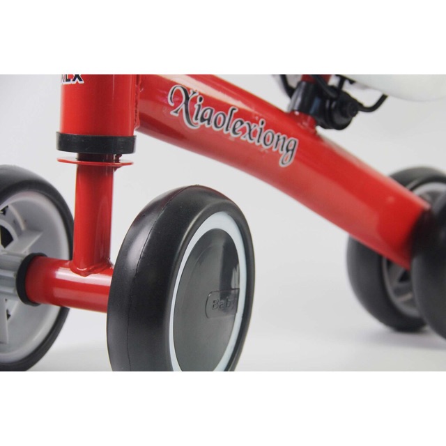Xe chòi chân cân bằng 4 bánh giúp bé tăng cường vận động phát triển toàn diện