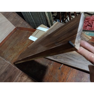 khách đặt kệ sồi theo yêu cầu