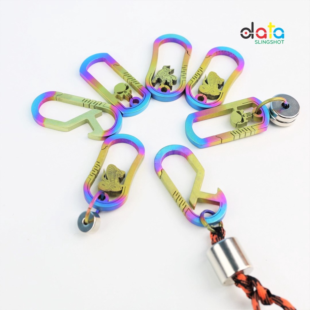 Móc khóa Titan CNC khắc Logo lên màu - DATA SlingShot