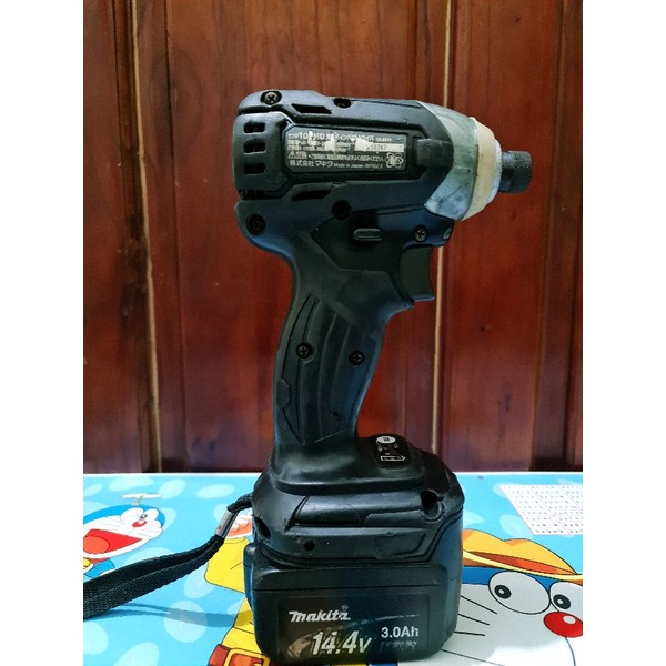 Máy bắn vít makita td136
