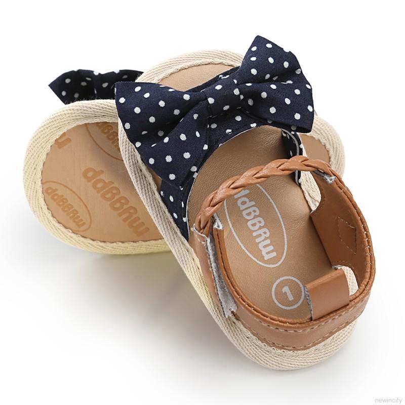 Giày sandal tập đi đính nơ bướm dễ thương cho bé gái