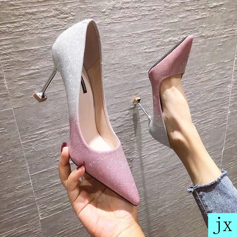 Giày cao gót mũi nhọn đính kim sa lấp lánh phong cách Pháp thời trang xuân thu 2021