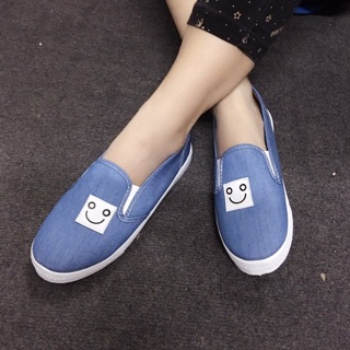 Giày slip on mặt cười jean nhạt