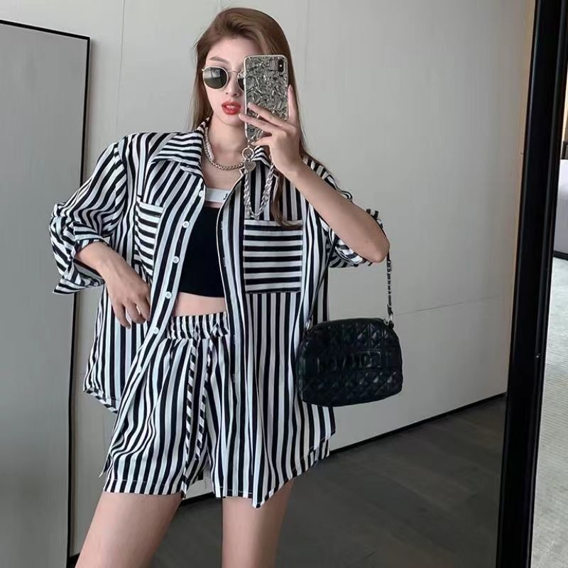 Set áo sơ mi sọc khoác chống nắng + quần short ống rộng phong cách mùa hè có bán lẻ