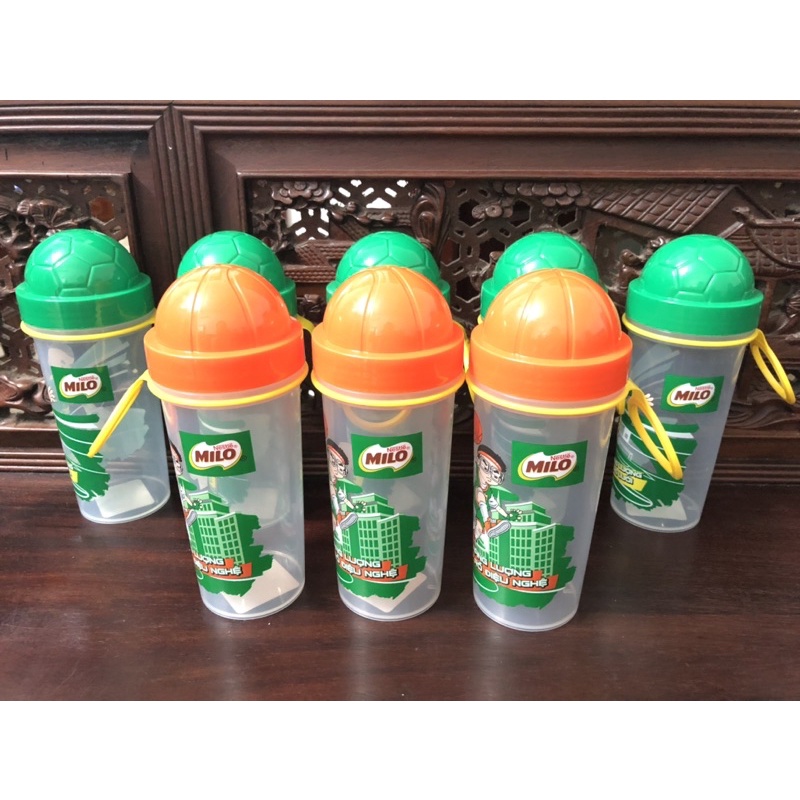 BÌNH NƯỚC MILO NĂNG ĐỘNG NẮP HÌNH TRÁI BÓNG 2 MÀU MỚI