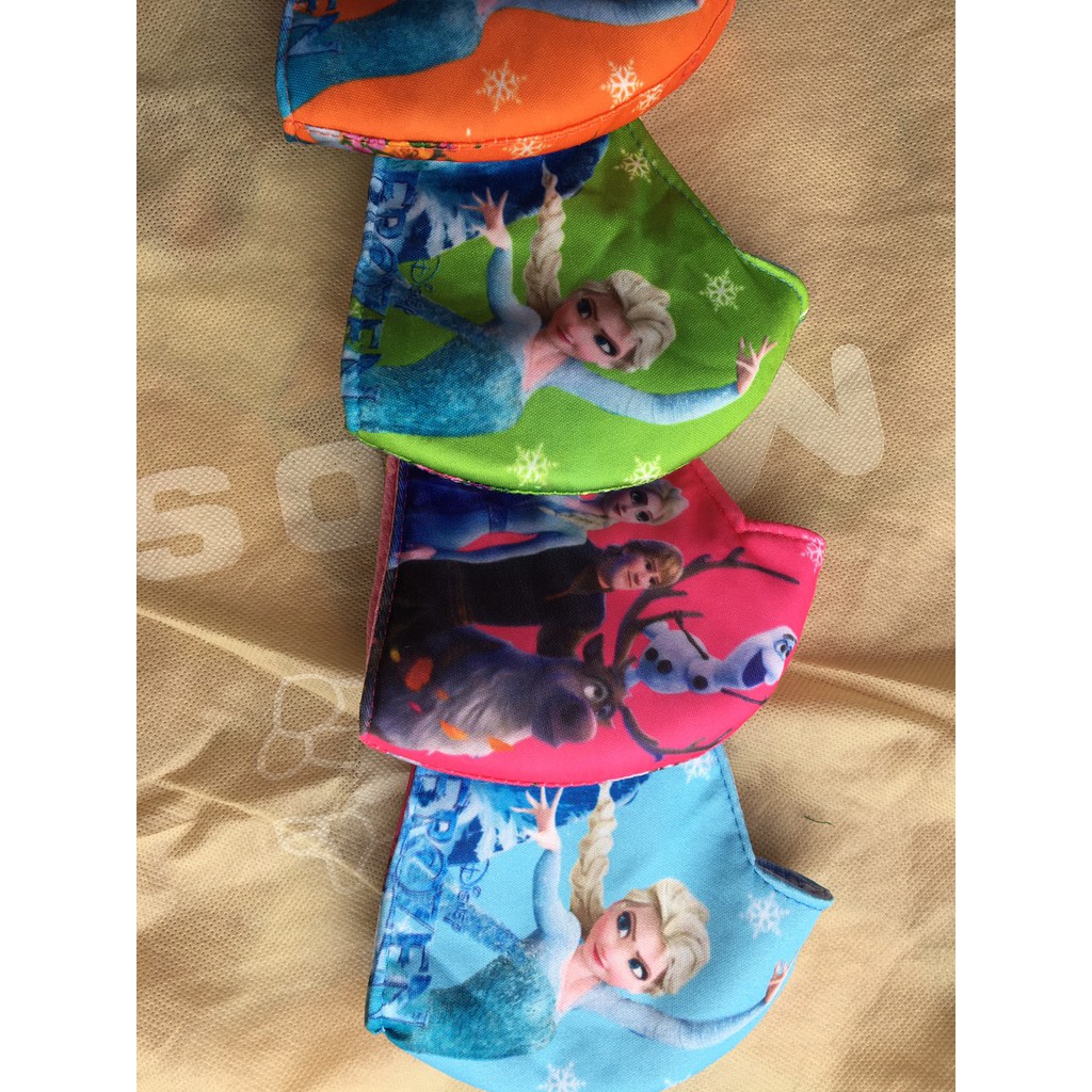 Khẩu trang vải 3 lớp elsa cho bé gái