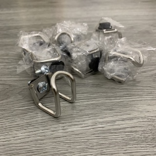 Móc treo đồ chữ u titan