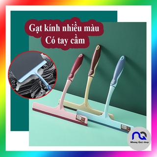 Gạt kính có tay cầm tiện lợi